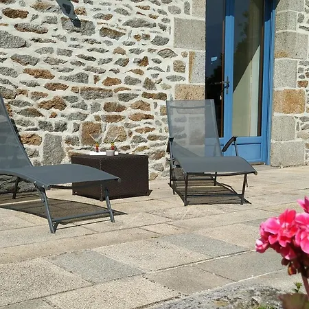 La Maison Bleue Saint-Sauveur-des-Landes Exterior photo